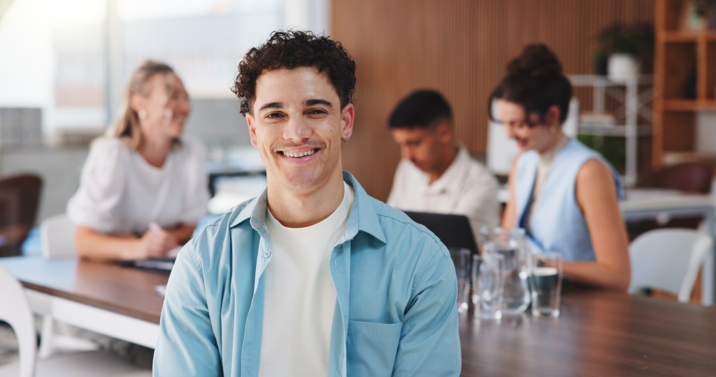 Primer trabajo, primer sueldo: cómo empezar a invertir desde joven